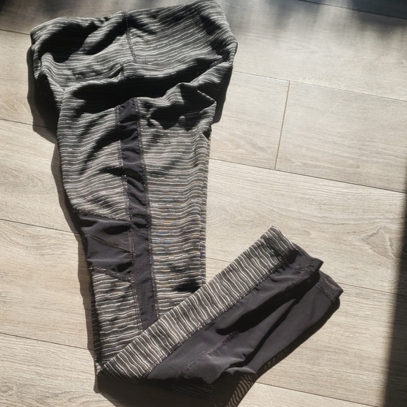 90 Degree yoga workout leggings - Picture 4 of 8